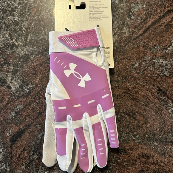 NWT Women’s Under Armour Radar Batting Gloves - Picture 5 of 7